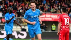 Scott McTominay (M.) (Bild: AFP/PIERO CRUCIATTI)
