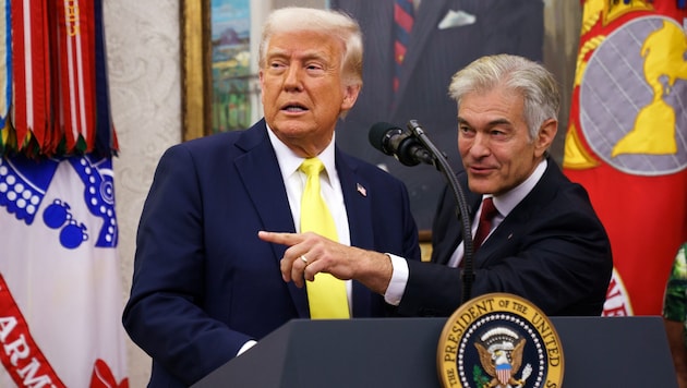 TV-Arzt Dr. Oz wurde vereidigt, als das Drama seinen Lauf nahm. (Bild: EPA/WILL OLIVER / POOL)