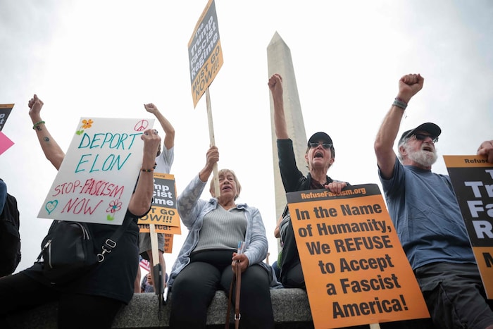 ... und vor dem Washington Monument gegen die Politik von Donald Trum.