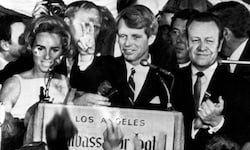 Kerry Kennedy, die Tochter von Robert F. Kennedy (Mitte), kritisierte, dass die Autopsiefotos ...