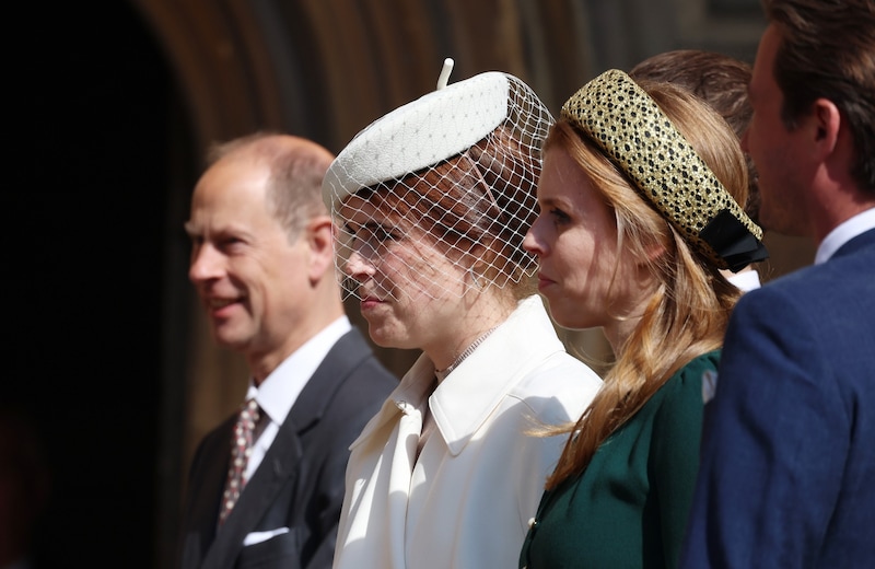 Die Prinzessinnen Eugenie und Beatrice waren auch zum Ostergottesdienst nach Windsor gekommen. (Bild: EPA/ANDY RAIN)