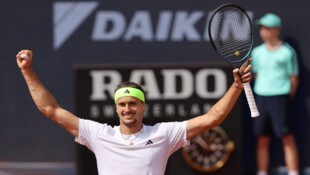 Alexander Zverev hat an seinem 28. Geburtstag seinen dritten Titel beim ATP-Turnier in München geholt. (Bild: AFP/APA/Alexandra BEIER)