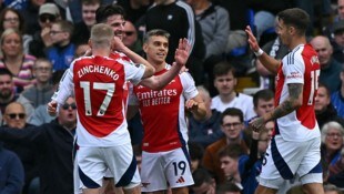 Der FC Arsenal gewann mit 4:0 gegen ipswich und verzögerte Liverpools Feierlichkeiten.