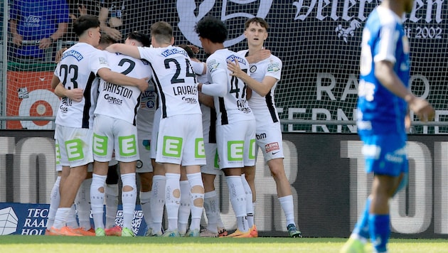 Großer Jubel bei den Kickern des SK Sturm (Bild: GEPA)