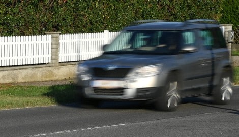 Der junge Lenker war mit einem schnittigeren Pkw unterwegs, als jener auf unserem Symbolbild – dürfte das Cabrio aber bald los sein (Bild: P. Huber)