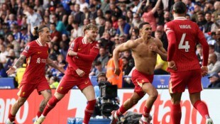 Trent Alexander-Arnold (Ohne Trikot) erlöste die „Reds“ mit dem entscheidenten Treffer.
