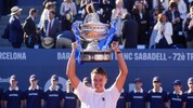 Holger Rune besiegte Carlos Alcaraz im Finale des ATP-500-Tennisturniers in Barcelona. (Bild: EPA/Enric Fontcuberta)