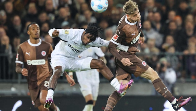 Voller Einsatz, aber kein Sieger bei St. Pauli gegen Bayer Leverkusen (Bild: AFP/FRANK MOLTER)