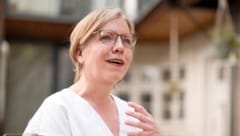 Grünen-Chefin Leonore Gewessler hat mehrere Vorhaben der Bundesregierung kritisiert.