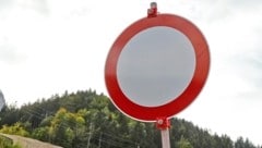 Eine Gemeindestraße in Osttirol sowie ein Radweg im Stubaital wurden kurzzeitig gesperrt.