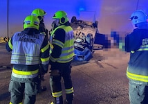 Der Wagen kam am Dach zum Liegen. (Bild: Feuerwehr Spital am Pyhrn)