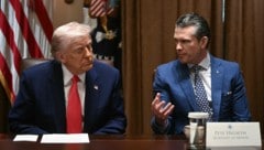 Hegseth gilt als einer der Lieblinge von US-Präsident Trump. (Bild: AFP/BRENDAN SMIALOWSKI)