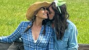 Liz Hurley machte ihre Liebe mit Miley Cyrus‘ Papa Billy Ray Cyrus am Ostersonntag öffentlich. (Bild: instagram.com/elizabethhurley1)