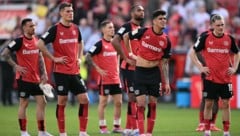 Große Enttäuschung bei den Spielern von Bayer Leverkusen (Bild: AFP/APA/INA FASSBENDER)