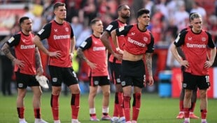 Große Enttäuschung bei den Spielern von Bayer Leverkusen (Bild: AFP/APA/INA FASSBENDER)