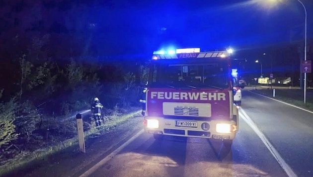 Die Feuerwehren führten Nachlöscharbeiten durch (Bild: Freiwillige Feuerwehr Perau)
