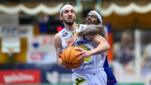 Daniel Friedrich ist nur schwer vom Ball – und von Gmunden – zu trennen (Bild: GEPA)