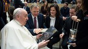 LH Thomas Stelzer und seine Gattin Bettina trafen Papst Franziskus im Dezember 2022 bei der ...