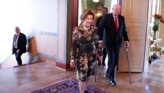Norwegens König Harald und Königin Sonja am 9. April bei einem Treffen mit der isländischen Präsidentin Halla Tomasdottir und ihrem Ehemann Bjorn Skulason.  (Bild: EPA/JAVAD PARSA / POOL)