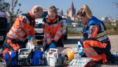 Die schnelle Reaktion von Ersthelfenden und der steigende Defibrillatoreneinsatz gelten als ...