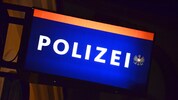 Ein Mann lud sein Online-Date am Samstagabend in seine Wohnung ein. Doch diese tauchte mit zwei ...