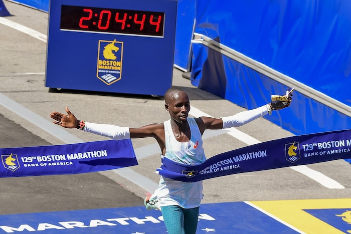Der Kenianer John Korir siegte nach 2:04:45 Stunden – der zweitschnellsten je in Boston ...