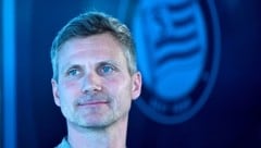 Sturms Sportchef Michael Parensen nahm sich vor dem Hit bei der Austria Zeit für die „Krone“. (Bild: APA/ROLAND SCHLAGER / APA / picturedesk.com)