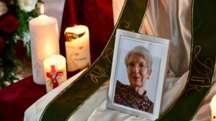 In der Kirche von Altaussee nahmen Familie, Freunde und Wegbegleiter von Barbara Frischmuth Abschied (Bild: Jauschowetz Christian)