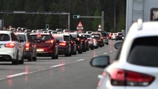 Viele Menschen nutzten die Osterfeiertage, um die Familie zu besuchen oder Ausflüge zu machen. Es kam häufig zu Unfällen. (Bild: APA/BARBARA GINDL)