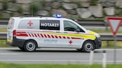 Das Notarztteam konnte das Leben des Mannes leider nicht retten. (Bild: APA/JAKOB GRUBER)