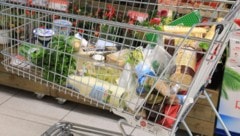 Durch die gestiegenen Energiekosten aufgrund des Kriegs im Iran werden auch die Lebensmittel ...