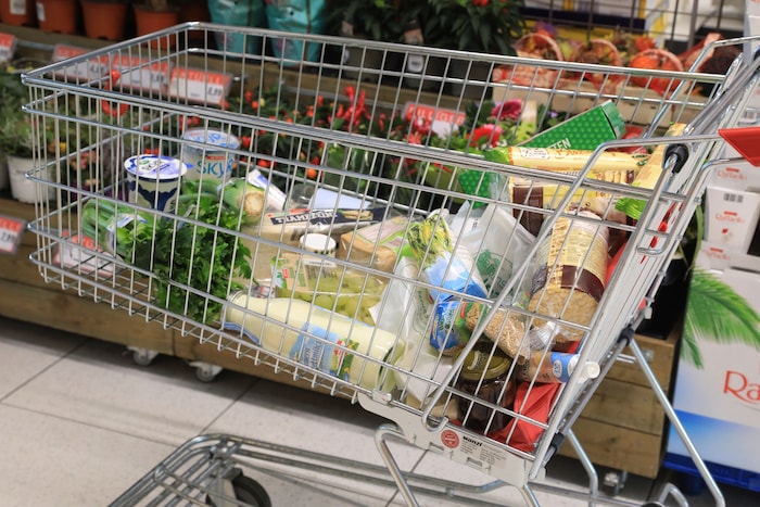 Eine AK-Erhebung hat ergeben, dass Lebensmittel und Dinge des täglichen Bedarfs in Bayern netto ...