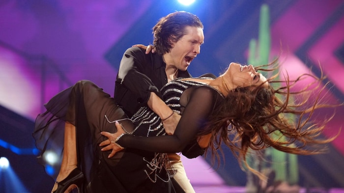 Simone Thomalla muss wegen Knieproblemen die Reißleine ziehen. Ihr Aus bei „Let‘s Dance“ nimmt sie sportlich.