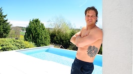 Mit Stolz zeigt Brian Lebler den großen Adler auf seinem Körper. Bei der WM wird er den auch auf der Brust tragen. (Bild: Kerschbaummayr Werner)