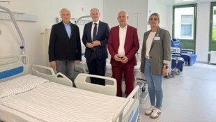 Stephan Kriwanek und Franz Öller, die Geschäftsführer der Klinik, mit Klinikdirektor Markus Malits und Pflegedirektorin Bianca Puntigam.  (Bild: Gesundheit Burgenland)