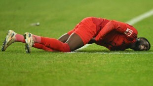 Alphonso Davies hat sich vor rund einem Monat schwer verletzt und wird seither bei den Bayern schmerzlich vermisst.  (Bild: AFP/APA/INA FASSBENDER)