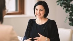 Die Sparkasse OÖ hat sich als sicherer Hafen für Erspartes bewährt, freut sich Generaldirektorin Stefanie Christina Huber. (Bild: Sparkasse OÖ/R. Maybach)