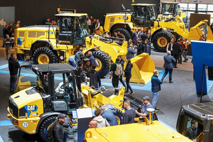 Die bauma in München: „Weltleitmesse“ laut Eigendefinition. Unter den interessierten Besuchern ...