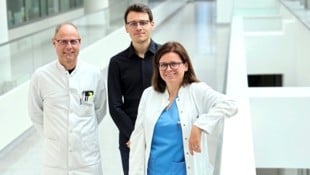 Das Projekt wird von einem Team der Med-Uni Innsbruck geleitet: Bernhard Holzner, Jens Lehmann, Renate Pichler (v. li.). (Bild: David Bullock)