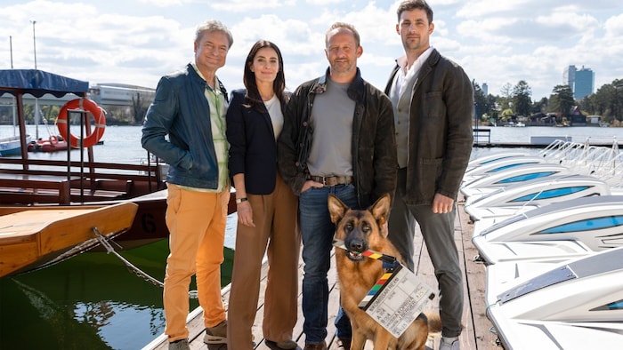 Auch in den neuen Folgen der TV-Serie „Kommissar Rex“ spielt Alfred Dorfer mit.