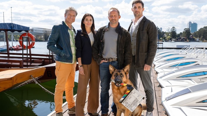 Auch in den neuen Folgen der TV-Serie „Kommissar Rex“ spielt Alfred Dorfer mit.