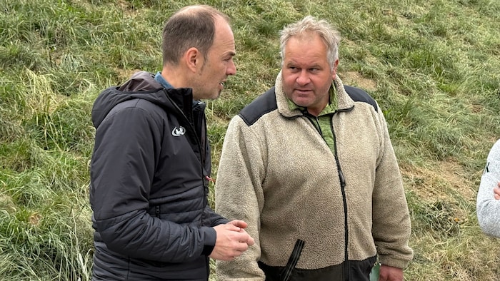 Tirols LK-Präsident Josef Hechenberger und Gottlieb Margreiter (re.) beraten, wie Hilfe der ...