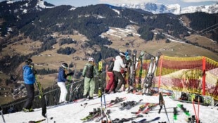 Grüne Wiesen, weiße Pisten: Die Skisaison-Bilanz fällt deutlich positiv aus. (Bild: Pressefoto Scharinger/Daniel Scharinger)