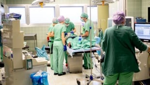 Die Versorgung von Patienten in der Ostregion sorgt für heftige Polit-Debatten (Symbolbild).