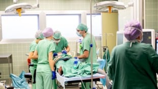 Heute nur mehr in Fachabteilungen, damals wurden Mandel-Operationen in nahezu jedem Spital durchgeführt. Bündelung und Ärztemangel führen zu längeren Wartezeiten. (Bild: Imre Antal)
