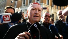 Kardinal Ravasi stellte sich den Fragen der Journalisten und Gläubigen. (Bild: APA/AFP/Andreas SOLARO)