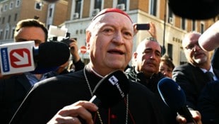 Kardinal Ravasi stellte sich den Fragen der Journalisten und Gläubigen. (Bild: APA/AFP/Andreas SOLARO)