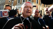 Kardinal Ravasi stellte sich den Fragen der Journalisten und Gläubigen.