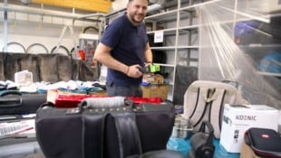 Slavko Markovic lagert die vielen verlorenen Gegenstände erst einmal in Garage und Keller, dann wird verkauft. (Bild: Tröster Andreas)