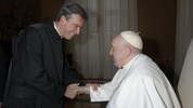 Bernhard Eckerstorfer und Papst Franziskus bei einem Treffen